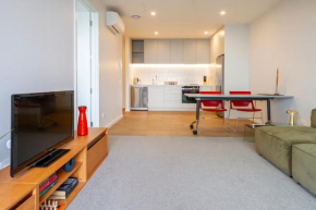 Single-Level Retreat 1 bed 1 bath With Balcony